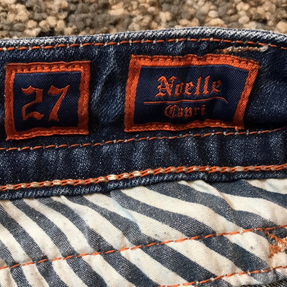 🐬 Rock Revival Noelle Capri Blue Distressed Jeans - Picture 4 of 12